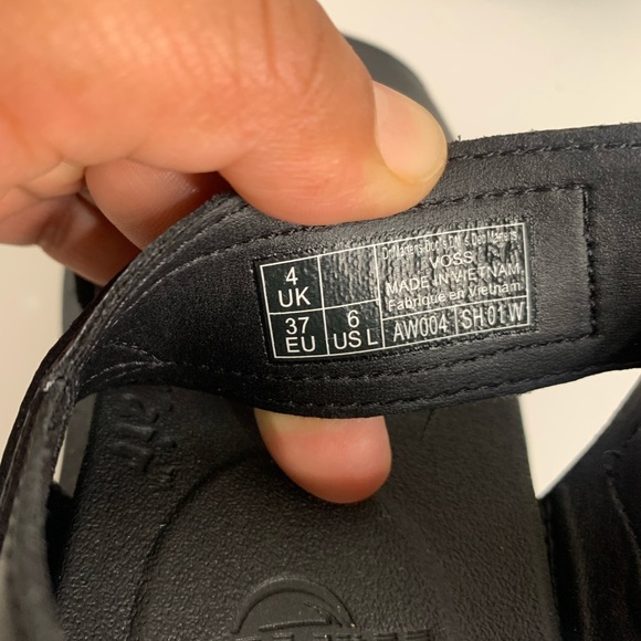 VOSS WOMEN'S LEATHER STRAP SANDALS - Picture 10 of 10